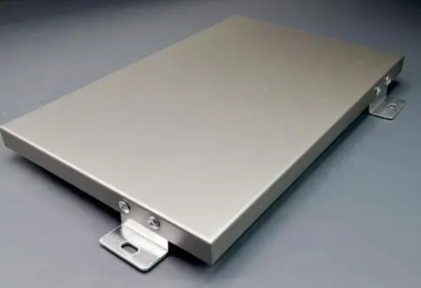 Who is superior between polyester and fluorocarbon aluminum sheets?
